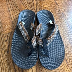 Men’s Chacos Black Flip Flop Sandals with Orange and Blue Straps Mens 11